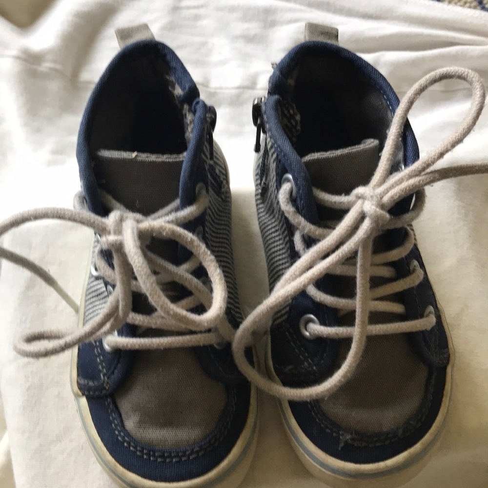 Size 6 old navy toddler shoes with side zipper